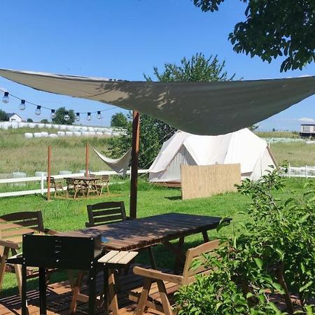 Glamping Nad Jeziorem Hotel Nowe Guty Ngoại thất bức ảnh