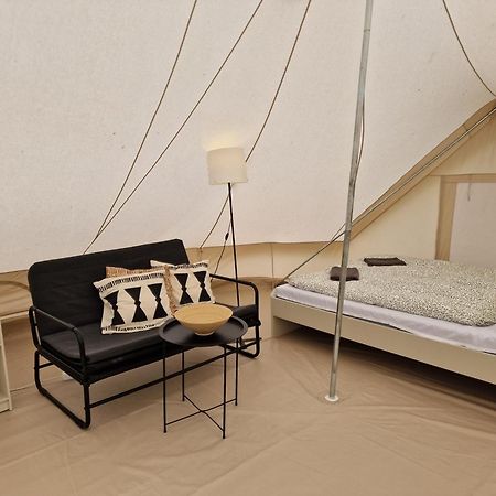 Glamping Nad Jeziorem Hotel Nowe Guty Ngoại thất bức ảnh