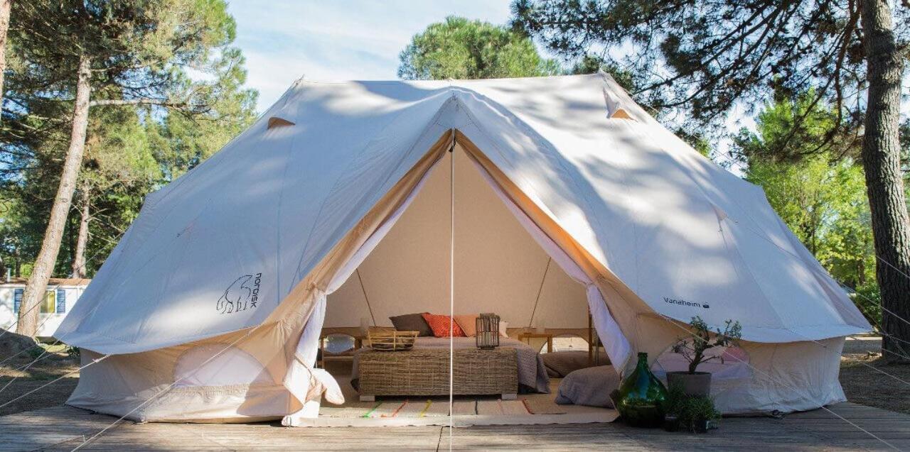 Glamping Nad Jeziorem Hotel Nowe Guty Ngoại thất bức ảnh