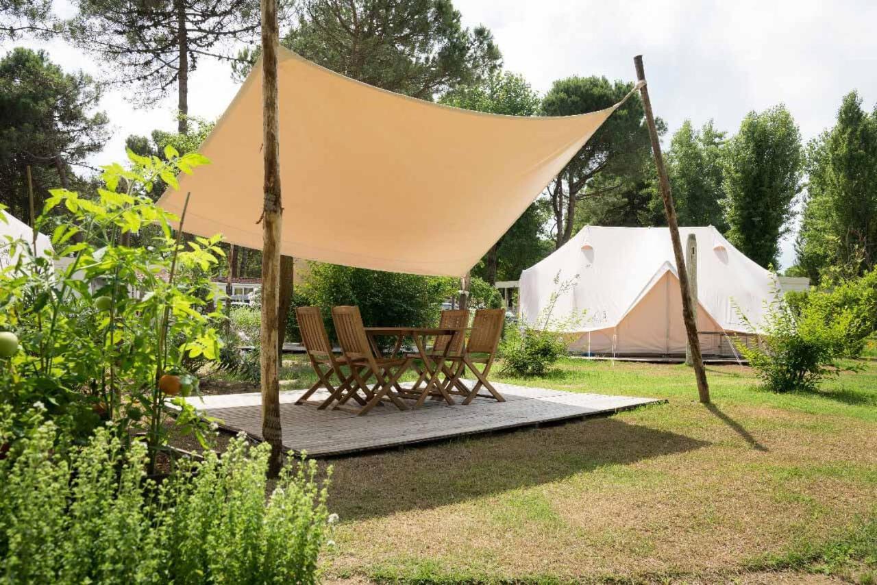 Glamping Nad Jeziorem Hotel Nowe Guty Ngoại thất bức ảnh