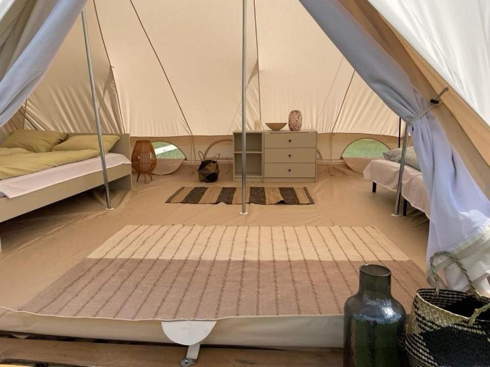 Glamping Nad Jeziorem Hotel Nowe Guty Ngoại thất bức ảnh
