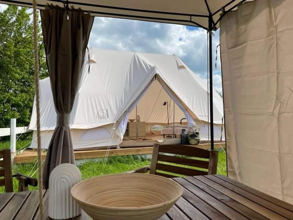 Glamping Nad Jeziorem Hotel Nowe Guty Ngoại thất bức ảnh