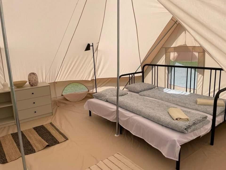 Glamping Nad Jeziorem Hotel Nowe Guty Ngoại thất bức ảnh