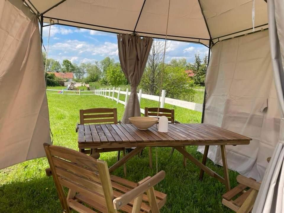 Glamping Nad Jeziorem Hotel Nowe Guty Ngoại thất bức ảnh