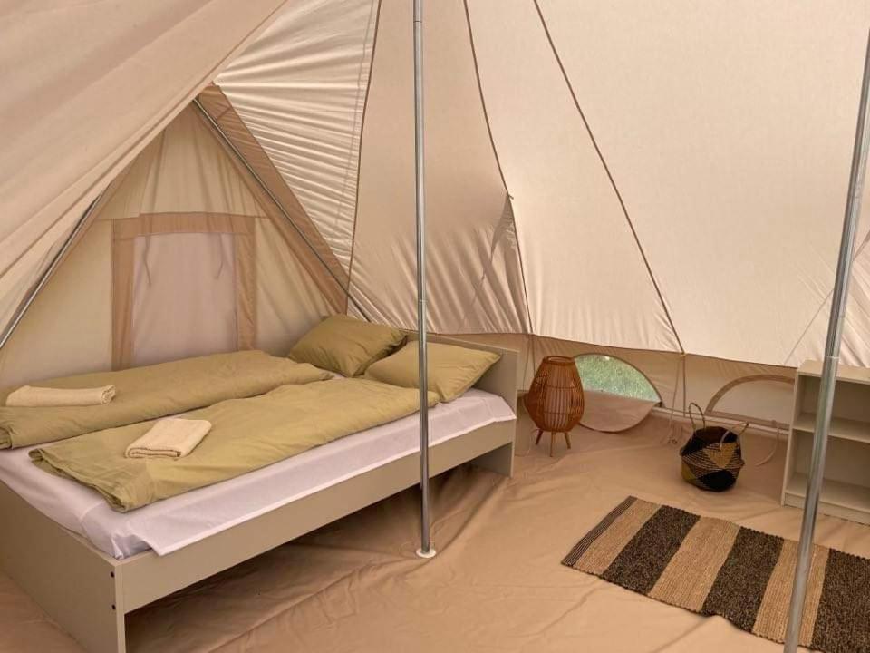 Glamping Nad Jeziorem Hotel Nowe Guty Ngoại thất bức ảnh