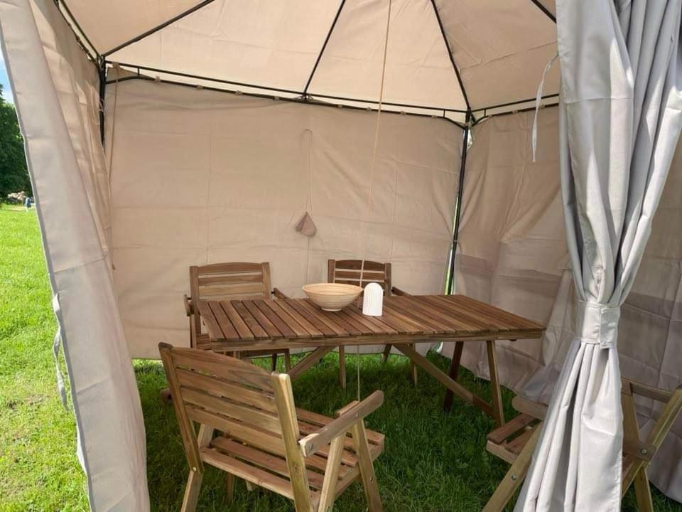 Glamping Nad Jeziorem Hotel Nowe Guty Ngoại thất bức ảnh
