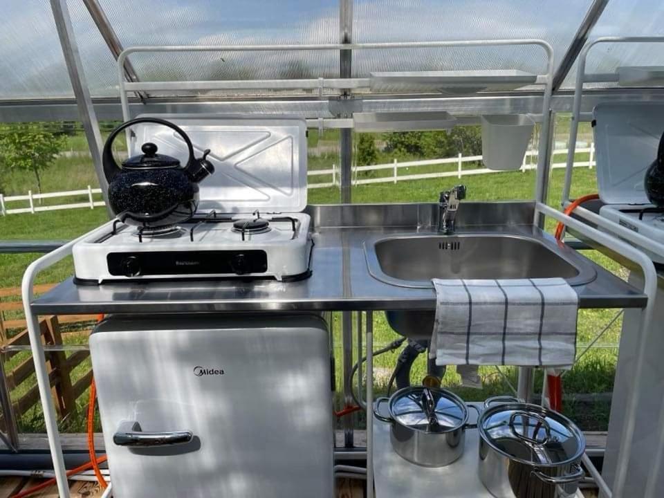 Glamping Nad Jeziorem Hotel Nowe Guty Ngoại thất bức ảnh