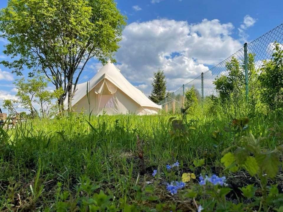 Glamping Nad Jeziorem Hotel Nowe Guty Ngoại thất bức ảnh
