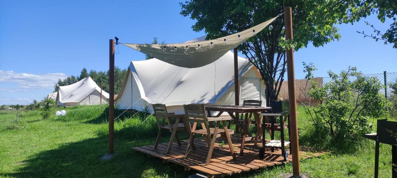 Glamping Nad Jeziorem Hotel Nowe Guty Ngoại thất bức ảnh