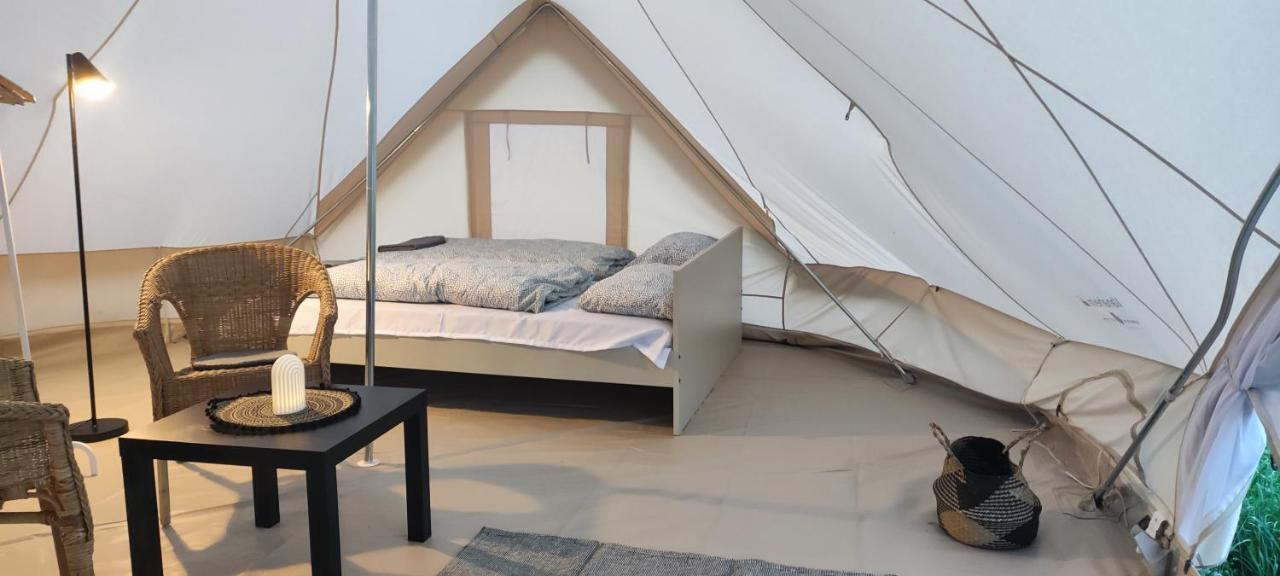 Glamping Nad Jeziorem Hotel Nowe Guty Ngoại thất bức ảnh