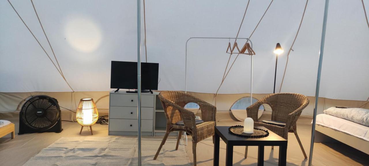Glamping Nad Jeziorem Hotel Nowe Guty Ngoại thất bức ảnh