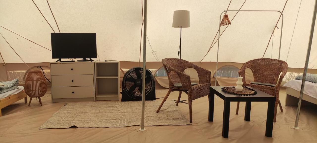 Glamping Nad Jeziorem Hotel Nowe Guty Ngoại thất bức ảnh