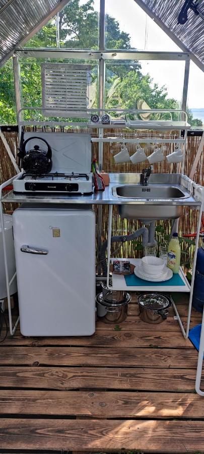 Glamping Nad Jeziorem Hotel Nowe Guty Ngoại thất bức ảnh