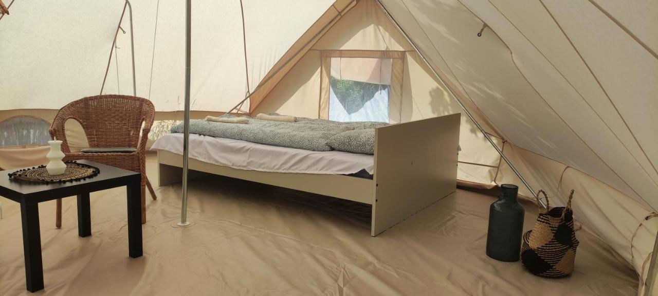 Glamping Nad Jeziorem Hotel Nowe Guty Ngoại thất bức ảnh