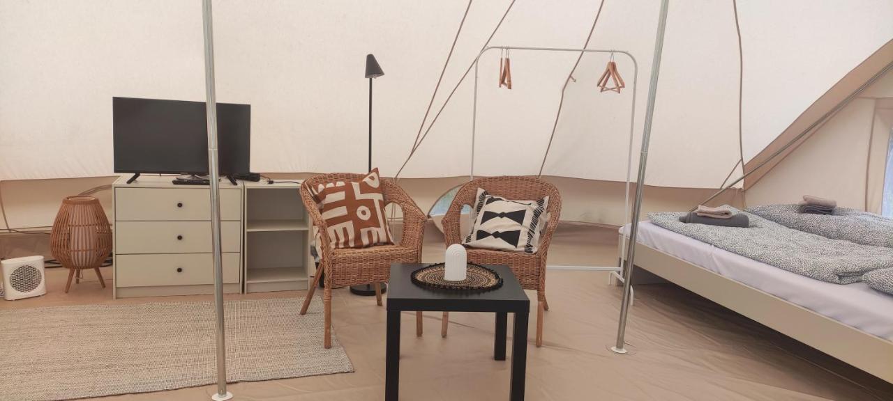 Glamping Nad Jeziorem Hotel Nowe Guty Ngoại thất bức ảnh