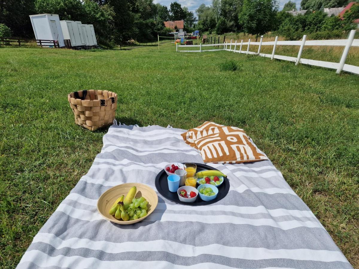 Glamping Nad Jeziorem Hotel Nowe Guty Ngoại thất bức ảnh