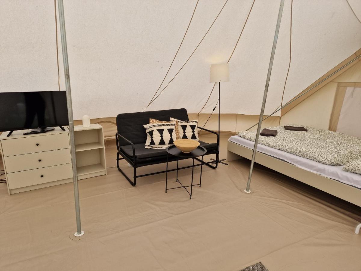 Glamping Nad Jeziorem Hotel Nowe Guty Ngoại thất bức ảnh