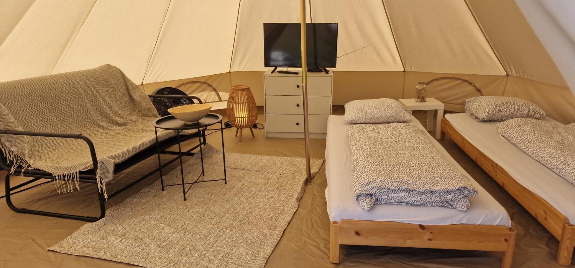 Glamping Nad Jeziorem Hotel Nowe Guty Ngoại thất bức ảnh